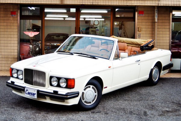 Версиите Bentley Azur (да, Azur, за разлика от фабричния Azure) Coupe и Spyder са версии с две врати на Turbo R, който беше изключително седан във фабричната спецификация. На съкратената му база са построени автомобили от Jankel Group. И при двата е изрязана една трета от корпуса, останалата част от конструкцията е подсилена и са монтирани оригиналните по-дълги врати.

От донора получава окачване на двойни носачи отпред и надлъжно отзад. Колата има V8 6.75 турбо двигател, три-или четиристепенен автоматик. Автомобилите дебютират в края на 80-те години, а преобразуването е оценено на &pound;47 000. За сравнение - цената на оригинала е &pound;110 000.